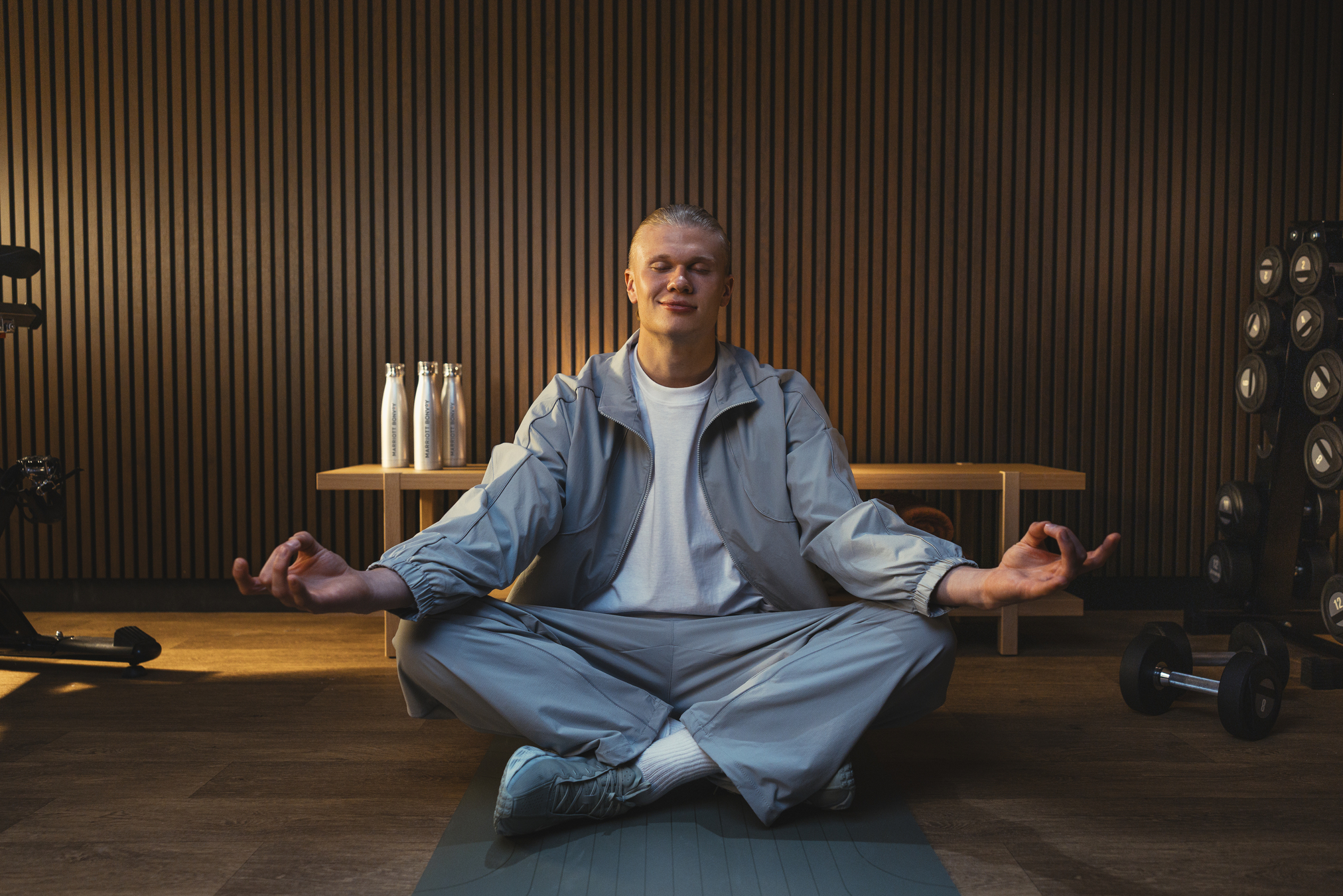 อาลิง โฮลัน และ วีนีซียุส ฌูนีโยร์ ร่วมเป็นพรีเซนเตอร์ในแคมเปญใหม่ของ แมริออท บอนวอย และ วีซ่า “เพื่อแฟนบอลทั่วโลก” (For Fans, Everywhere) ก่อนการแข่งขันฟุตบอลโลก ฟีฟ่า เวิลด์ คัพ 2026 (FIFA World Cup 2026™)